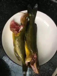 Make Pickled bean curving yellowfish soup step 3