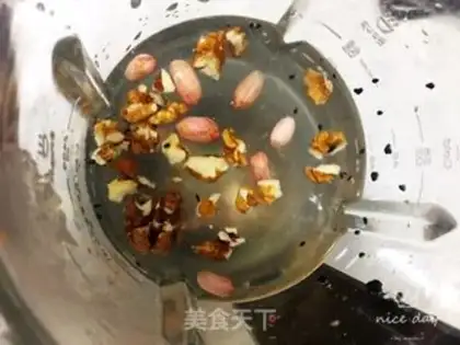 Make Peach peanuts, black sesame rice step 5