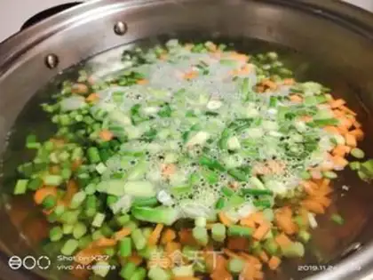 Make Carrot, garlic, fried meat step 3