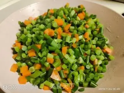 Make Carrot, garlic, fried meat step 4