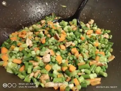 Make Carrot, garlic, fried meat step 6