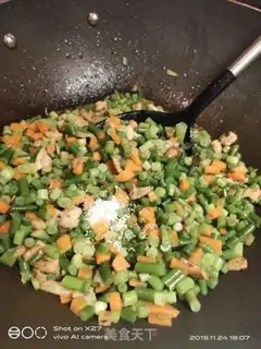 Make Carrot, garlic, fried meat step 8