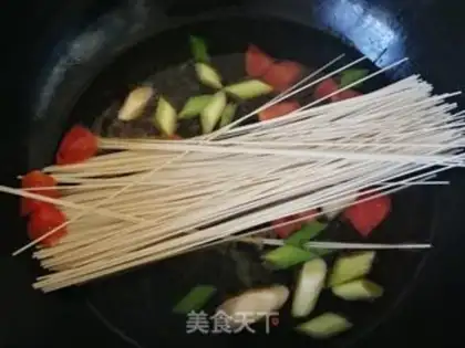 Make Garlic mollusc noodles step 4