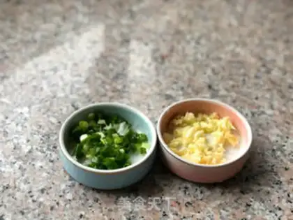 Make Oily noodles step 1