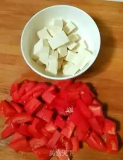 Make Golden Tomato Tofu soup step 1