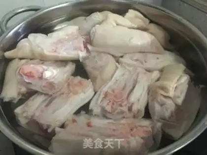 Make Tasty red-hot pig hoof step 0