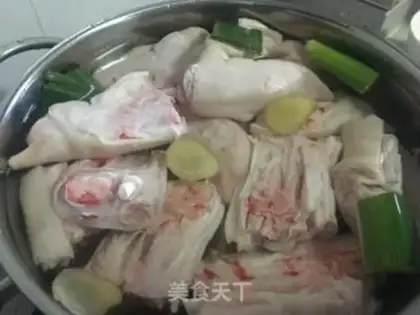 Make Tasty red-hot pig hoof step 1