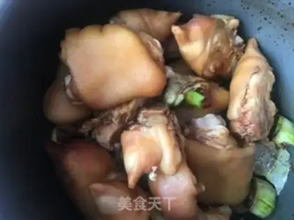 Make Tasty red-hot pig hoof step 4
