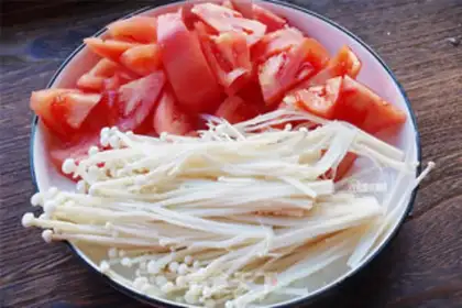 Make Tomato fat cow soup step 0