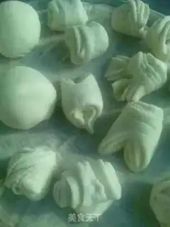Make Bean rolls step 18