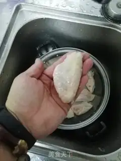 Make Cola plate chestnut wings step 0