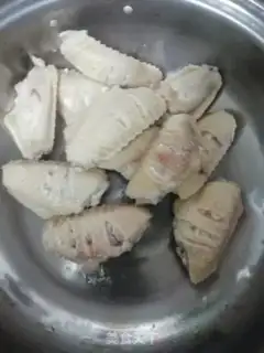 Make Cola plate chestnut wings step 3