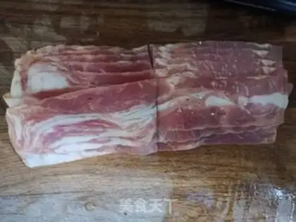 Make Gin and mushroom bacon rolls step 1
