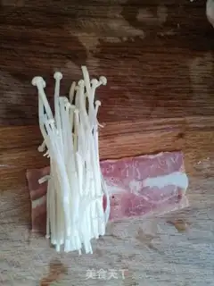 Make Gin and mushroom bacon rolls step 2