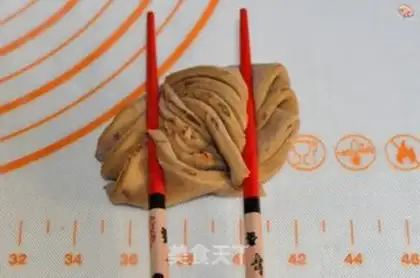 Make Red sugar date roll step 7