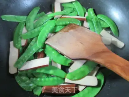 Make Eggs dry, Dutch beans step 3