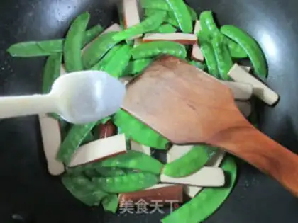 Make Eggs dry, Dutch beans step 4