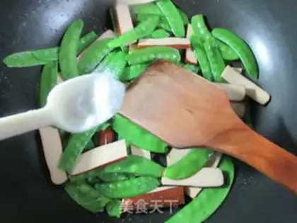 Make Eggs dry, Dutch beans step 5