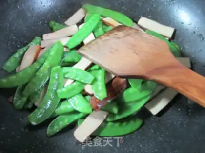 Make Eggs dry, Dutch beans step 6