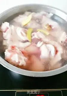 Make Red burning pig hoof step 1