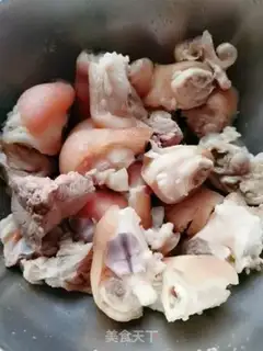 Make Red burning pig hoof step 2