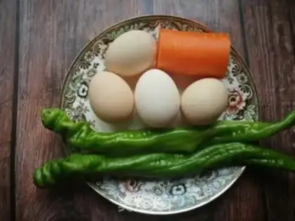 Make Carrot screws, fried eggs step 0