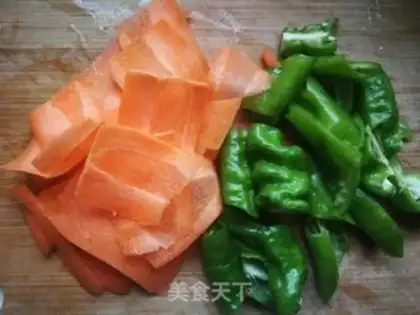 Make Carrot screws, fried eggs step 1