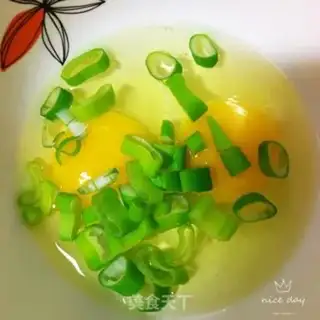 Make Egg sauce noodles step 1