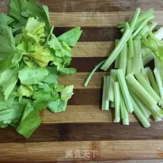 Make Sour beef noodles step 2