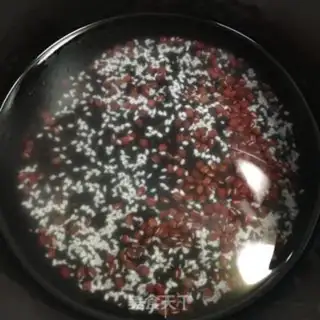 Make Red bean rice porridge step 1