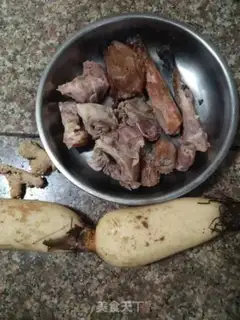 Make Roasted duck skeleton soup step 0