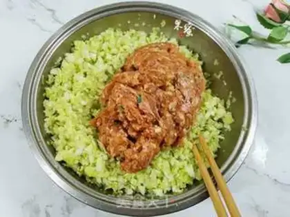 Make Pork dumplings step 2