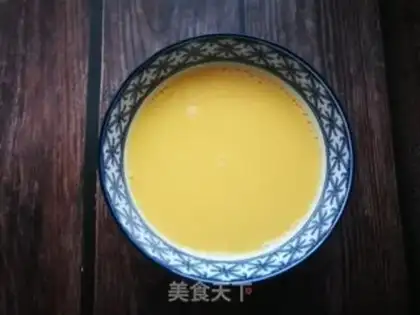 Make Squeeze the eggs step 1