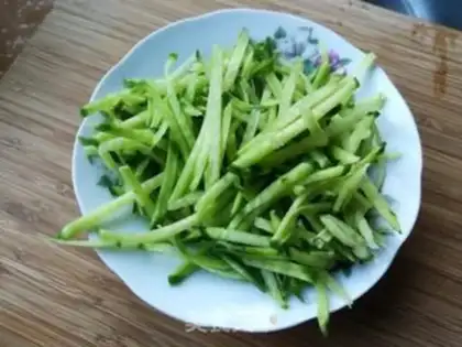 Make Beef sauce, broccoli noodles step 3