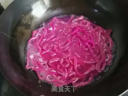 Make Beef sauce, broccoli noodles step 4