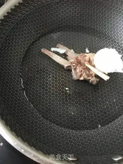 Make Sour spicy sauerkraut noodles step 2
