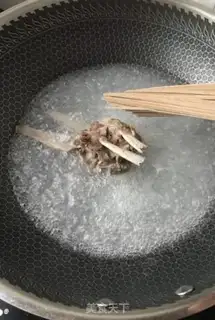 Make Sour spicy sauerkraut noodles step 4