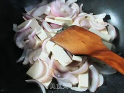Make Onion fried tofu step 3