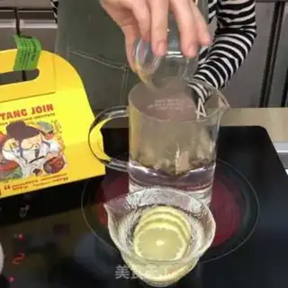 Make A tea with lemon step 1