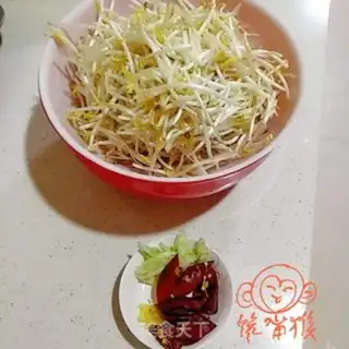 Make Sour green bean sprouts step 1