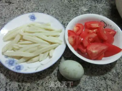 Make Duck egg and tomato noodles step 0
