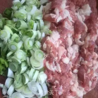 Make Red-oiled soup and lamb dumplings step 2