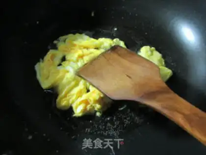 Make Duck egg and tomato noodles step 2