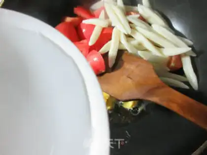 Make Duck egg and tomato noodles step 3