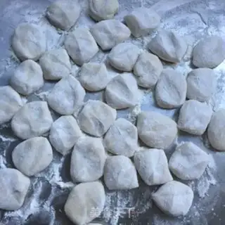 Make Red-oiled soup and lamb dumplings step 4