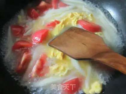 Make Duck egg and tomato noodles step 4