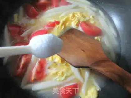Make Duck egg and tomato noodles step 5