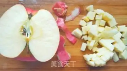 Make A simple hand grab apple pie step 0