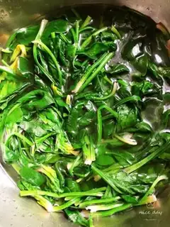 Make Chan Jelly spinach peanut rice step 1