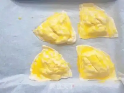Make A simple hand grab apple pie step 6